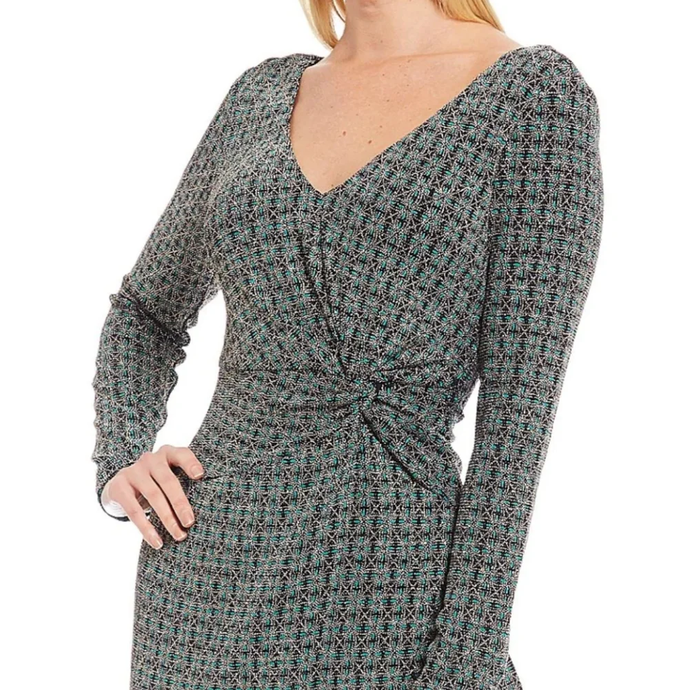 Guess - Picture 3 of 5